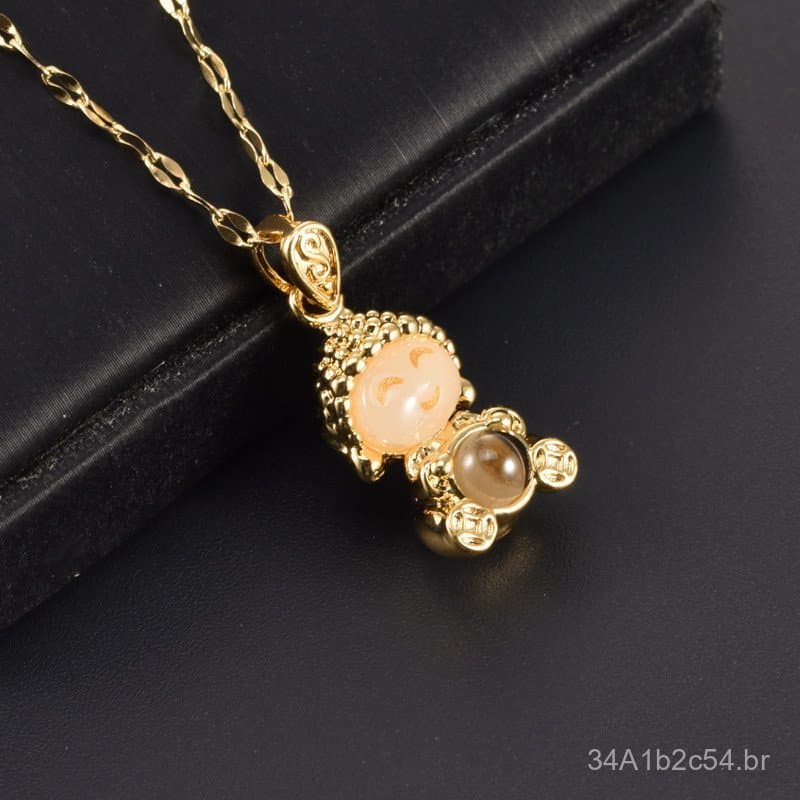 Colar com Pingente Moderno e Fofo de Pequeno Buda para Mulheres, Adorável Buda Dourado com Rosto de Jade, Novo Modelo 20