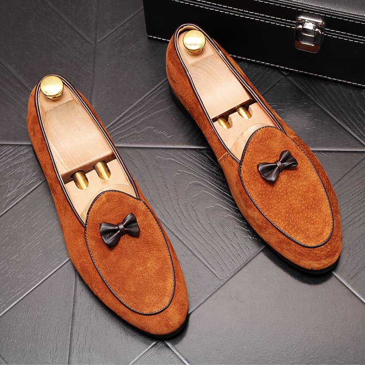 Sapatos de couro pequenos masculinos elegantes mocassins exclusivos na moda Retro sapatos masculinos aumento interno des