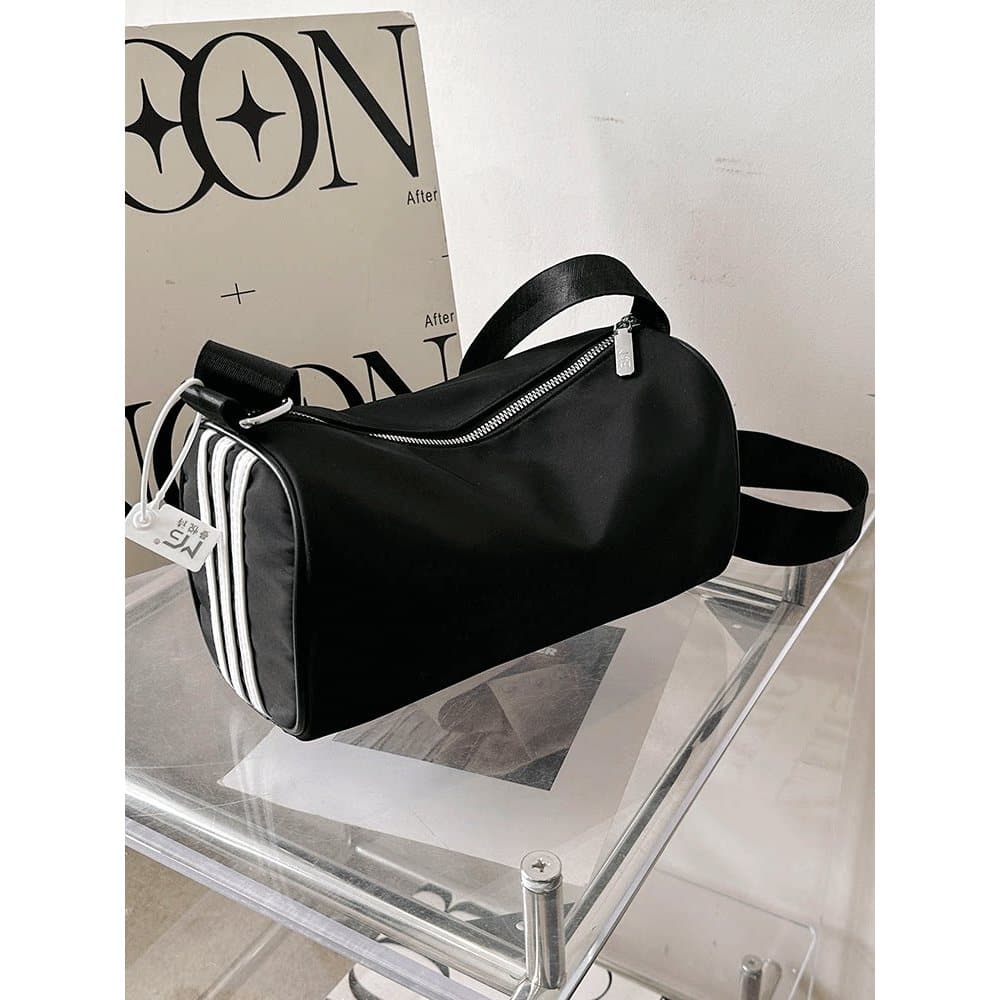 Verão High-End nicho mensageiro saco feminino 2026 novo estilo preto náilon Casual esportes bolsa de ombro torrada