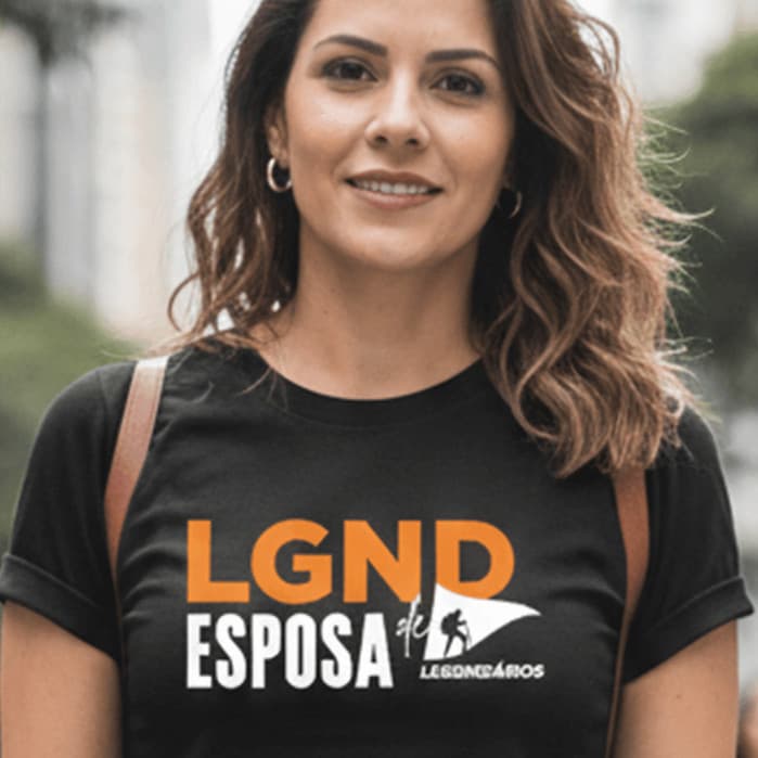 Camiseta  Esposa de Legendários: tecido 100% algodão premium, modelagem com ótimo caimento e tamanhos P, M, G e GG.