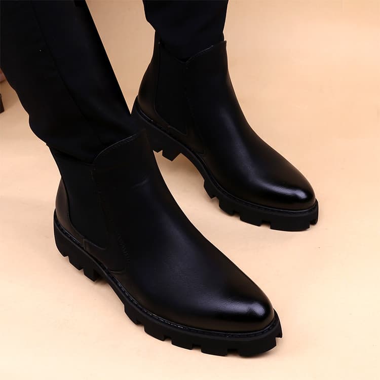 Versão coreana botas de couro de dedo apontado botas curtas masculinas na moda Martin botas de aumento interno botas de