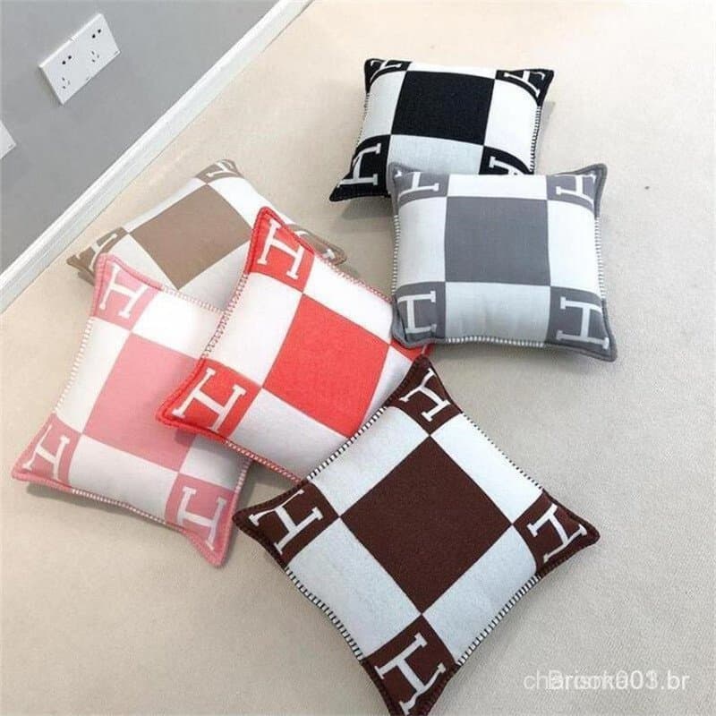 Capa de almofada decorativa quadrada luxuosa em mistura de lã, padrão xadrez H P RY0L TLRW