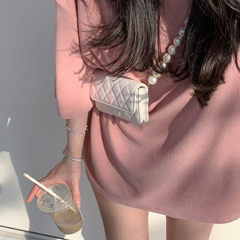 Influenciador mesmo estilo saco 2026 High-End sentimento nova pérola corrente saco de peito versão coreana pequena bolsa