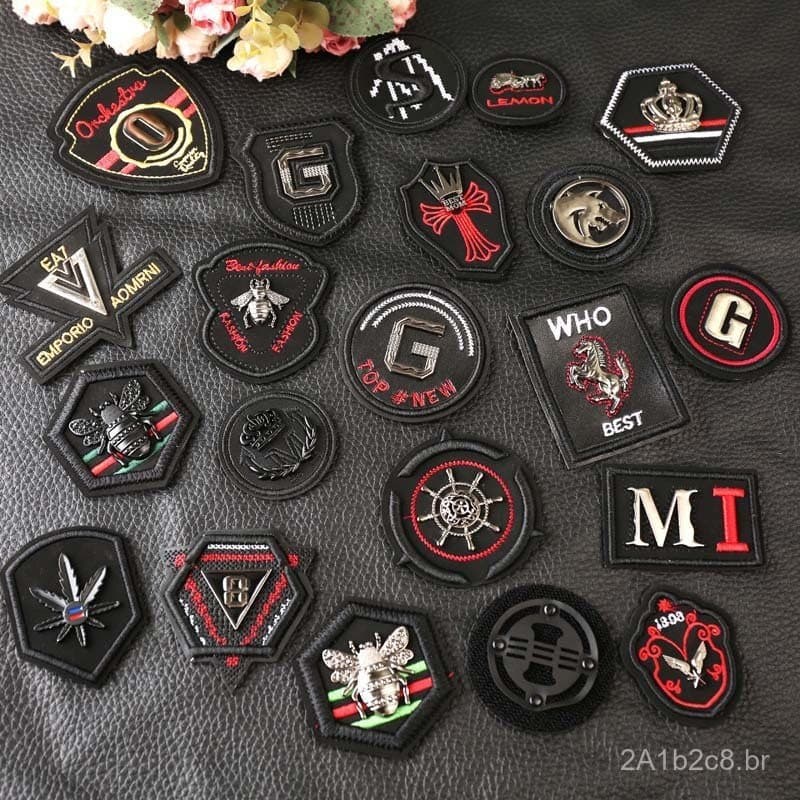 Patches bordados, emblemas bordados por computador, emblemas de metal e couro modernos e estilosos, acessórios de vestuá