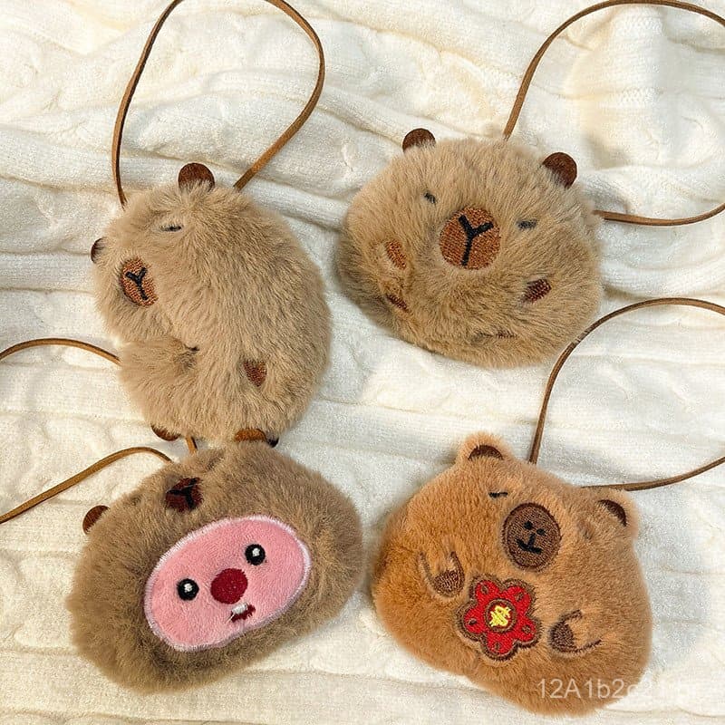Pingente de Pelúcia de Desenho Animado Fofo para Bolsas de Meninas, Chaveiro de Capivara por Atacado