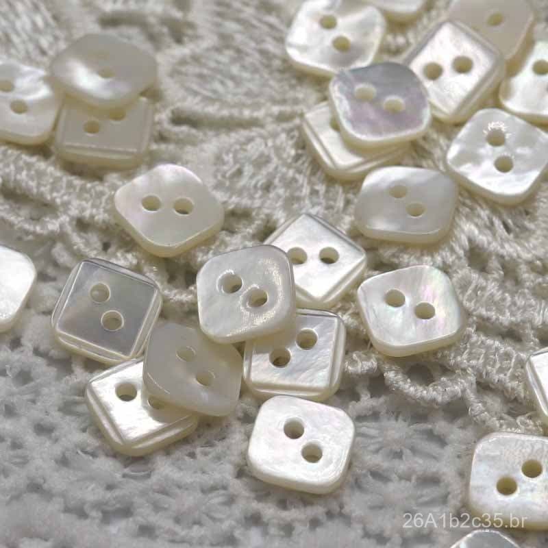 Botões quadrados naturais de duas furos em madrepérola branca para camisas, cardigans e vestidos masculinos e femininos