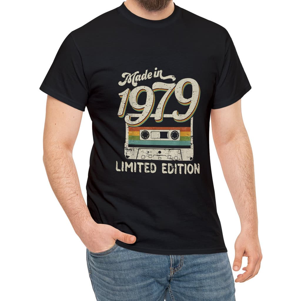 [Essencial de Verão] Camiseta Masculina Retrô 1979 com Estampa de Fita Cassete - Preta, Manga Curta Casual para o Verão,
