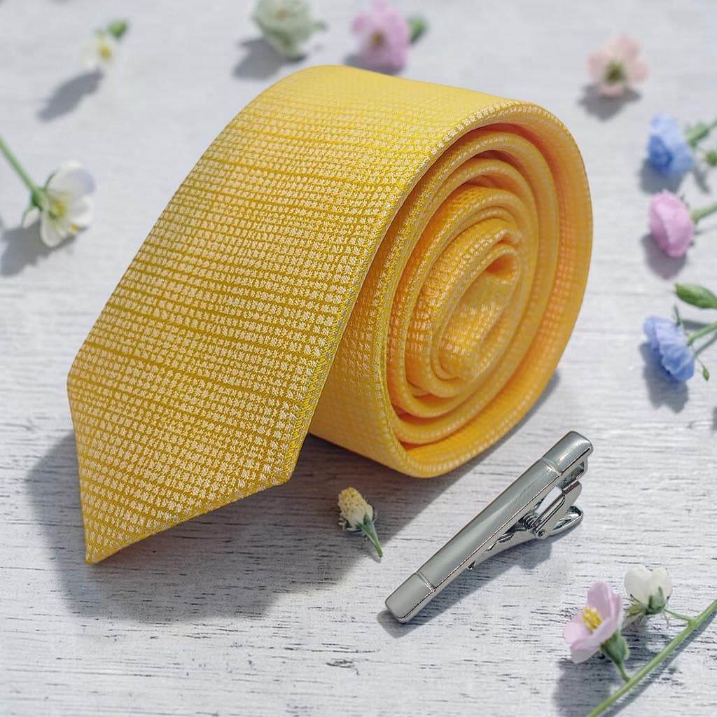Kit Gravata Slim Amarelo Quadriculada + Prendedor Slim