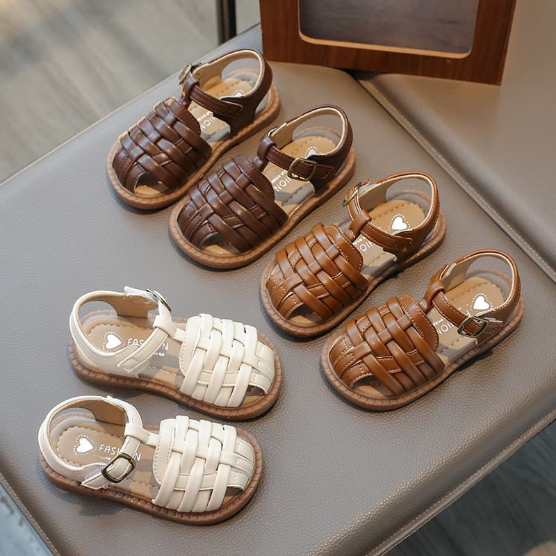 Meninas sandálias Baotou oco 2025 verão novo estilo crianças sapatos meninas princesa sapatos de sola macia sapatos de p