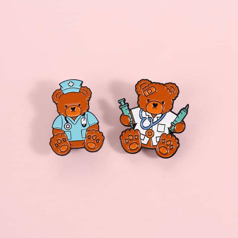 Broche De Urso De Pelúcia Médico , Desenhos Animados , Emblemas De Metal , Acessórios De Mochila , Presentes