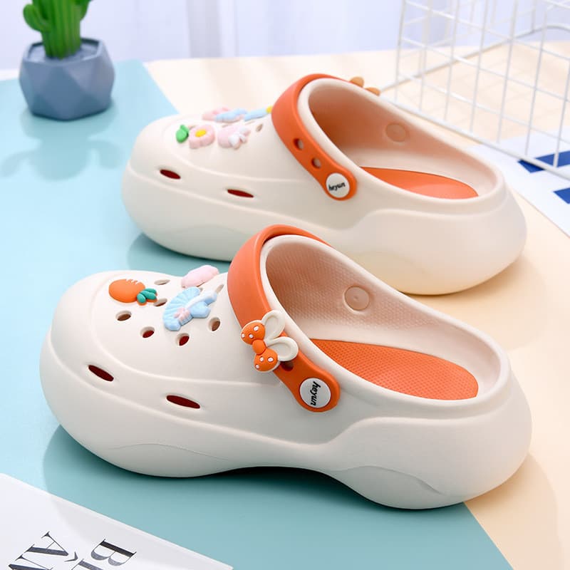Buraco sapatos femininos 2025 verão novo estilo bonito All-Match sola grossa merda-piso antiderrapante lazer ao ar livre