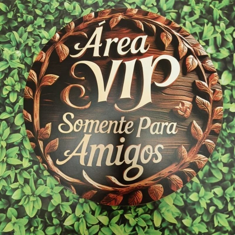 Placa MDF Área VIP Somente Para Amigos – Decoração Rústica para Churrasqueira e Varanda