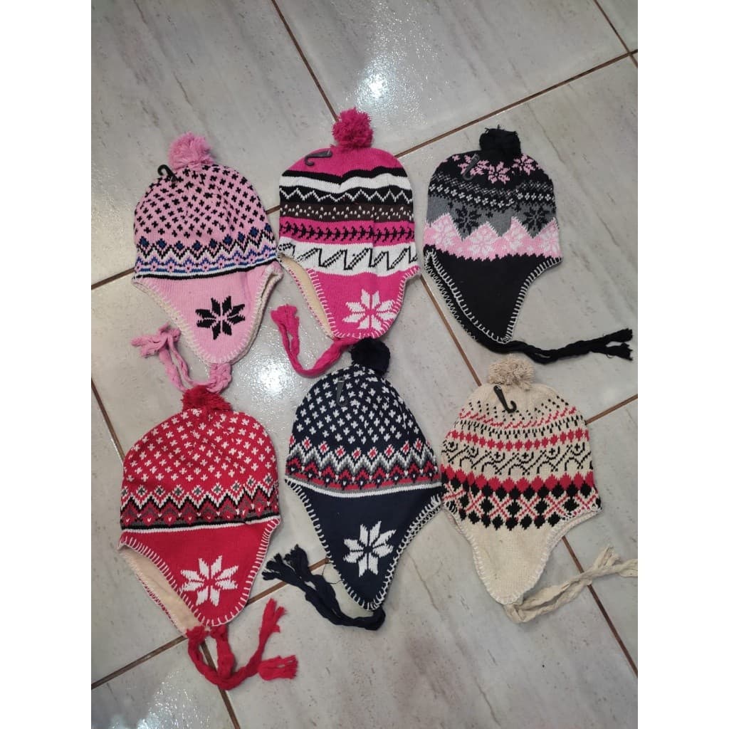 Kit com 12 Unidades de Gorro Do Chaves Estilo Peruano Tampa Orelhas Lã Adulto Unissex - Inverno - Novo