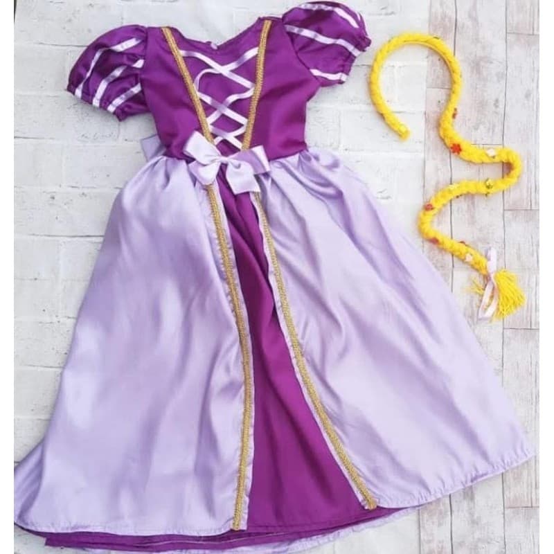 Vestido longo fantasia da princesa Rapunzel com arquinho