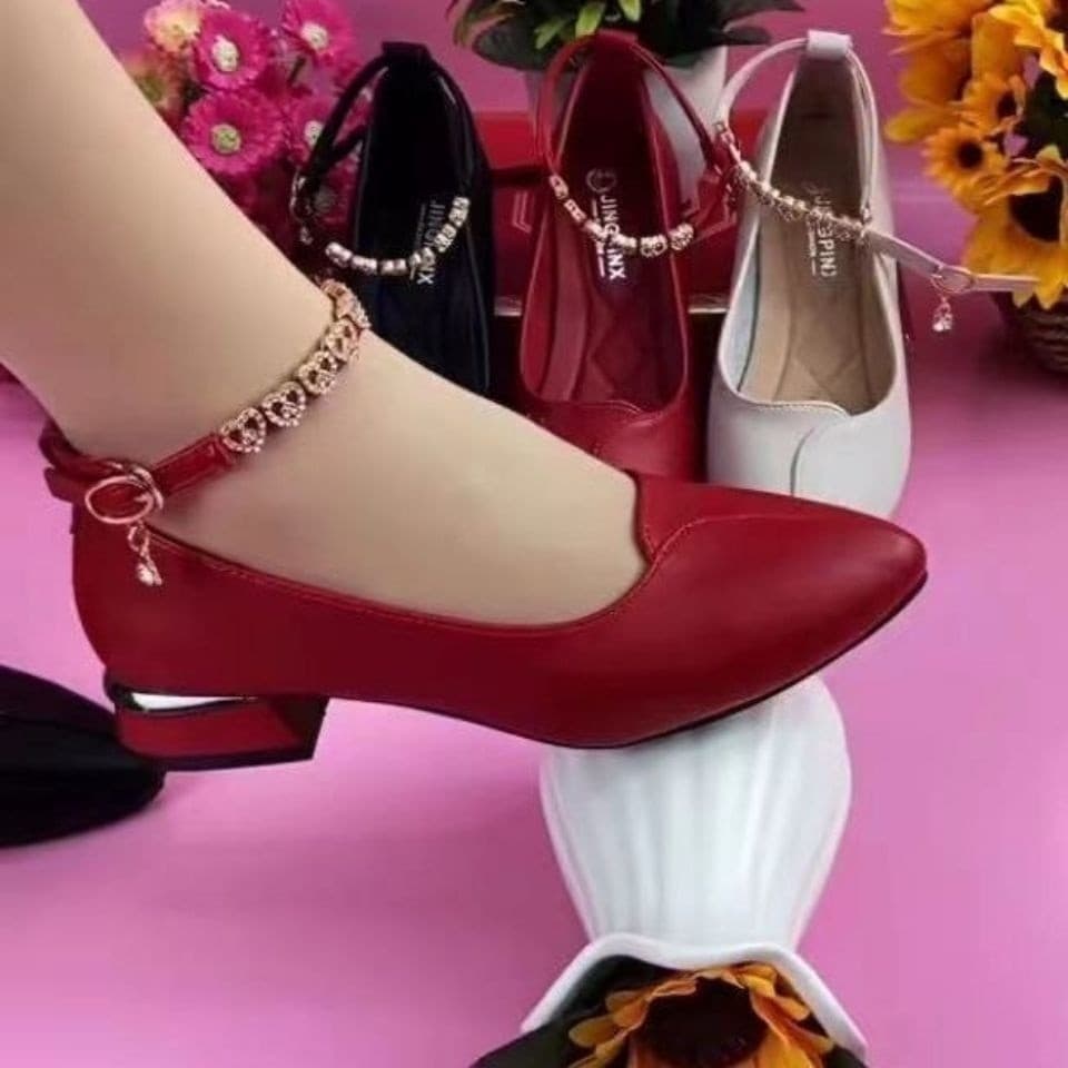 Sapatos Exclusivos para Mães da Moda Primavera, Versão em Couro Macio, Bico Semi-Redondo, Corrente Removível, Sola Macia