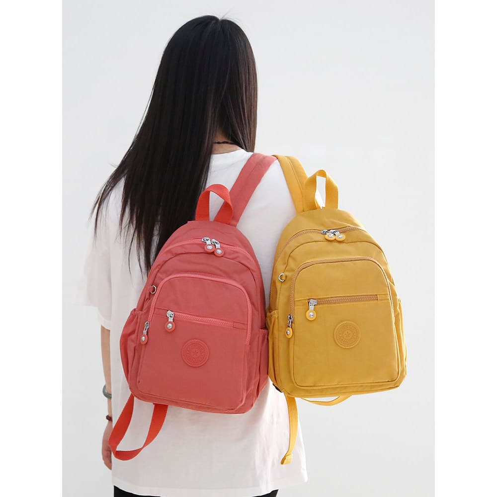 Portátil pequena mochila feminina Multi-camada à prova dwaterproof água pequena mochila de lona de náilon portátil luz t