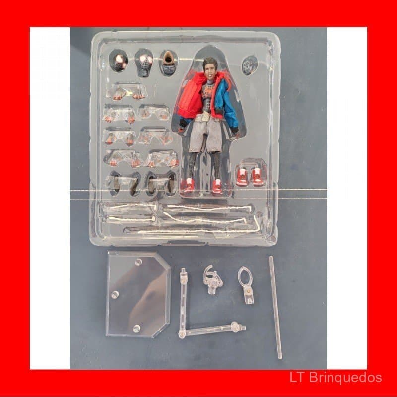MAFEX Homem-Aranha (Miles Morales) Versão Renovada MAF107 com articulações móveis