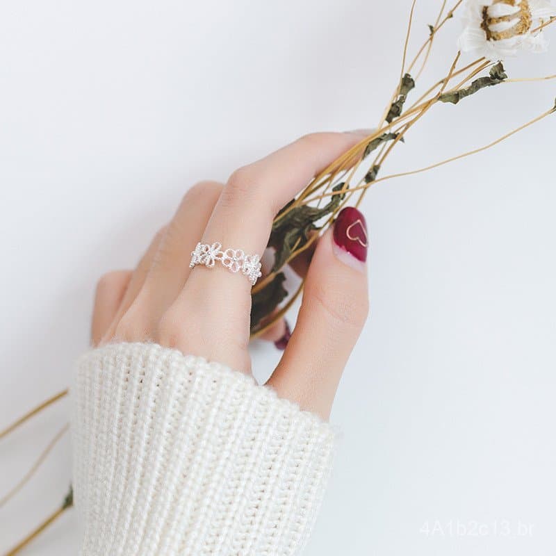 Anel de prata para mulheres, estilo coreano, fresco e delicado, anel com flor de cinco pétalas vazada, doce e elegante.