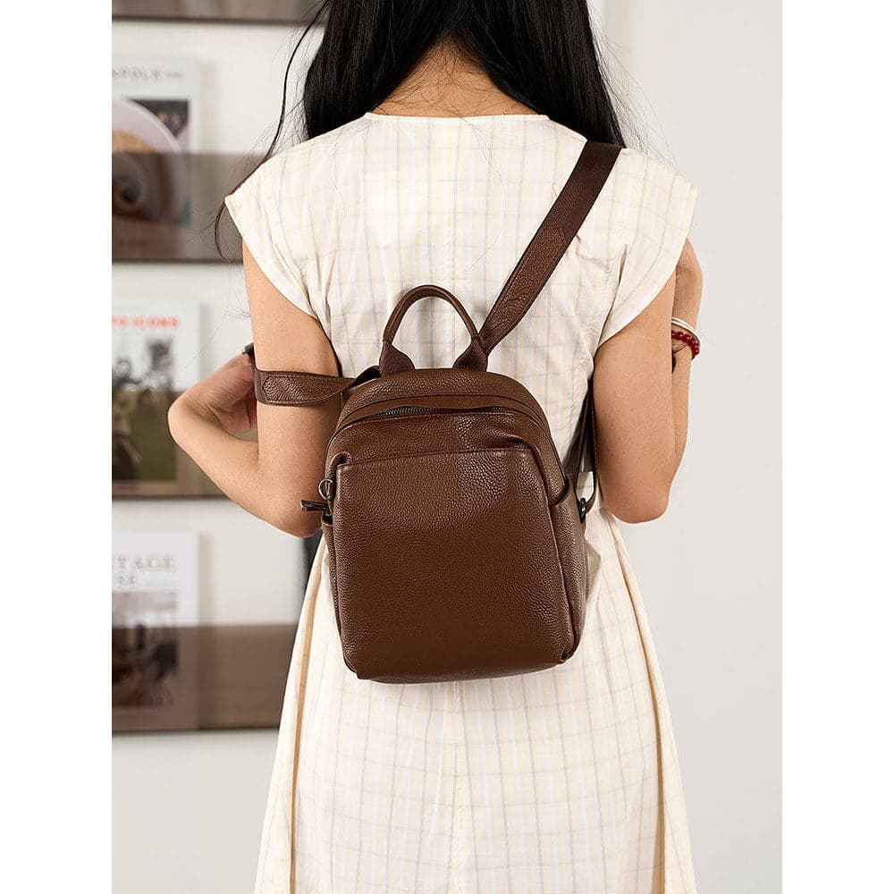 Pequena mochila feminina 2026 novo estilo moda senhoras bolsa de couro mochila de viagem leve primeira camada de couro