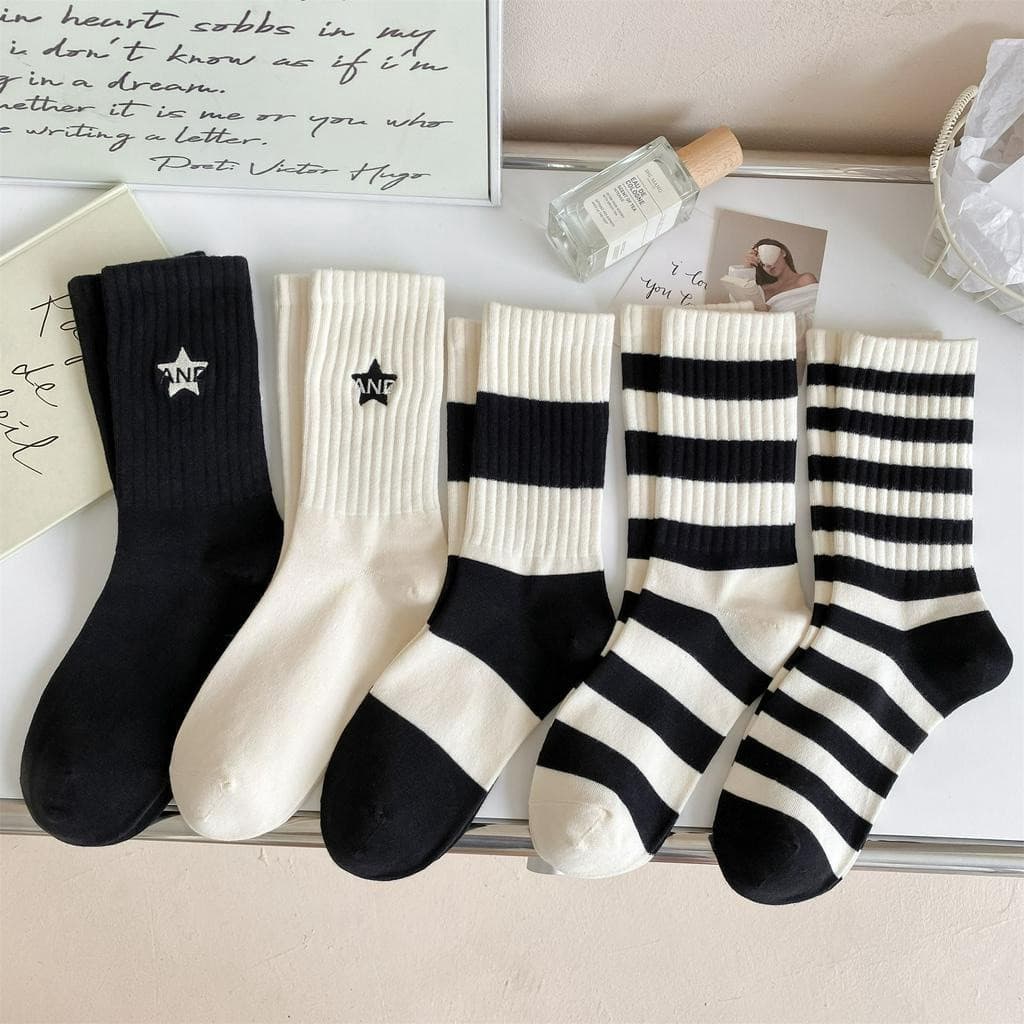 5 Pares de Meias Femininas Listradas com Estrelas – Meias Esportivas Modernas de Cano Médio (Preto e Branco) RVNH