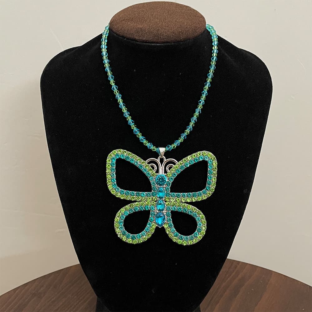 Novo estilo europeu americano exagerado diamante-cravejado oco cristal borboleta pingente colar feminino Design exclusiv
