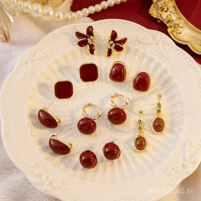 Brincos de Pino com Flores e Aplicações de Diamante em Prata, Estilo Francês Retrô de Hong Kong, Vermelho Vinho, Redondo