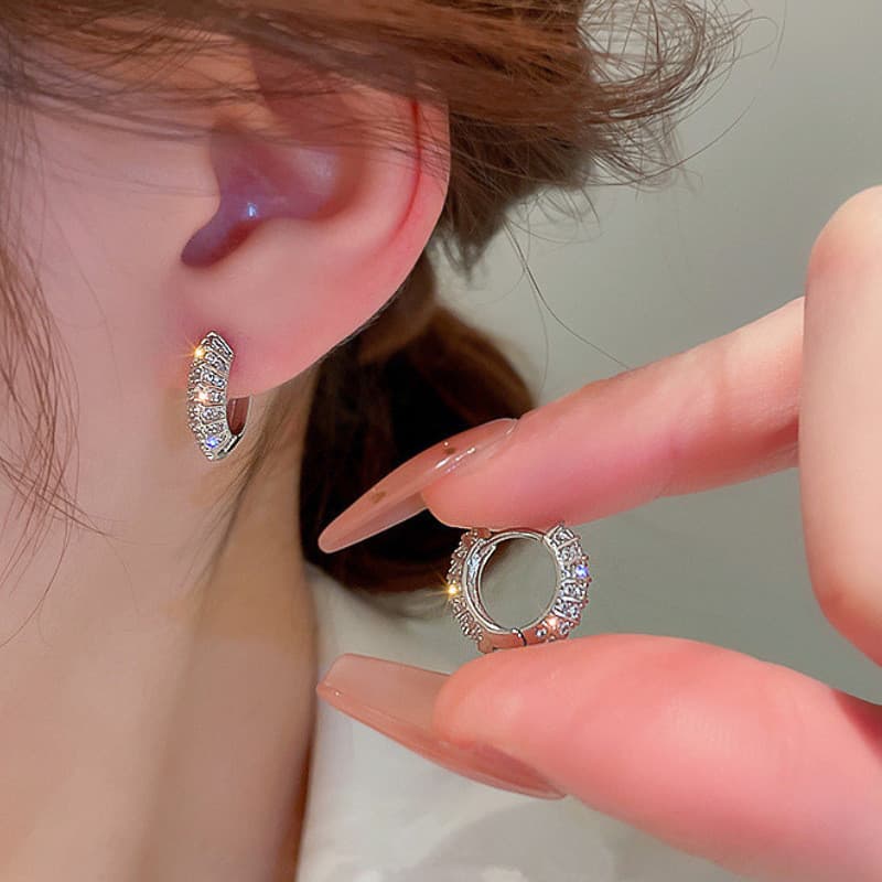 Brincos femininos pequenos e elegantes em prata 925, versão coreana, com incrustações de zircônia.
