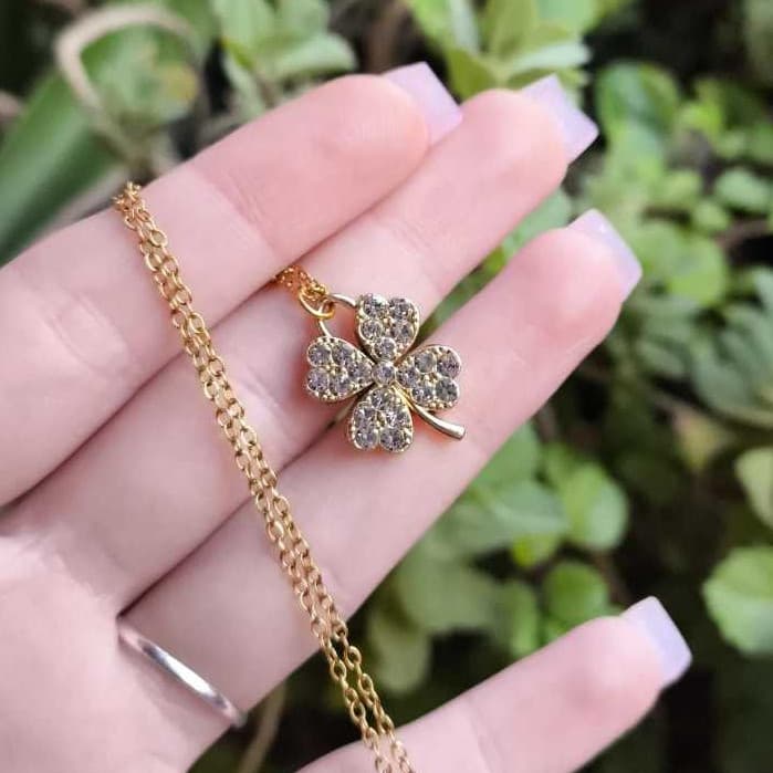 Colar com Pingente Trevo Strass Brilhante Corrente de Aço Inoxidável Delicado Presente