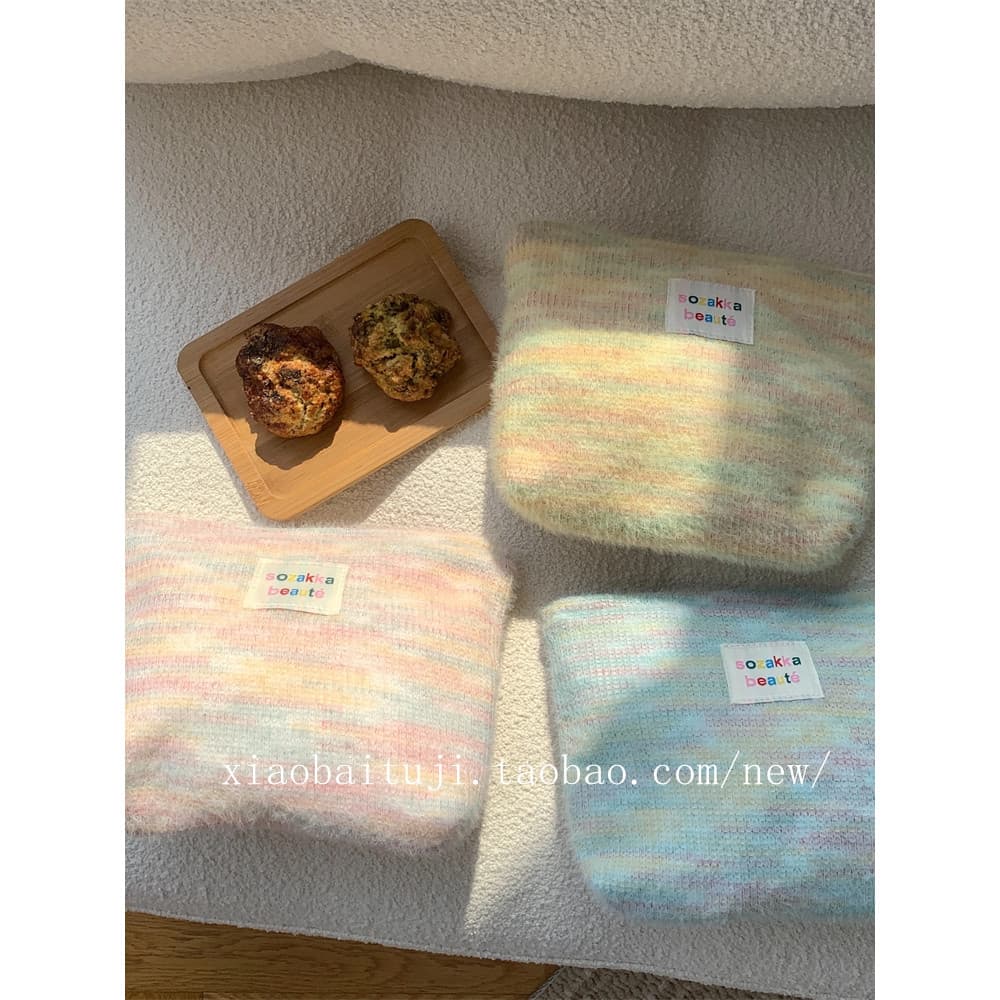 Pequeno coelho branco mesa ins estilo outono inverno pelúcia arco-íris saco cosmético grande capacidade viagem cosmético