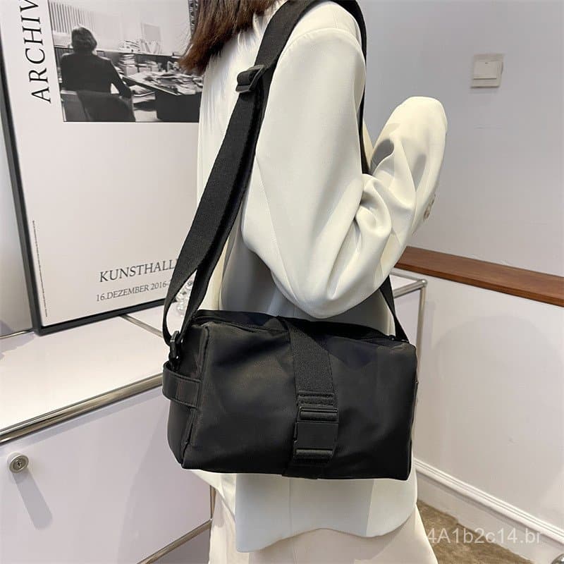 Bolsa Klein Blue Toast 2026, Nova Bolsa de Ombro em Tecido de Nylon para o Outono, Bolsa Feminina Estilo Almofada, Bolsa