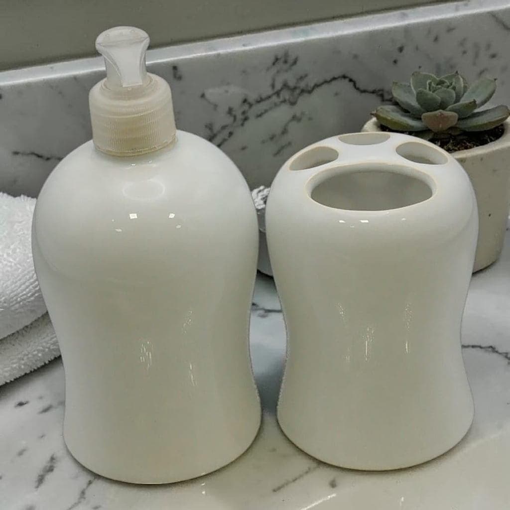 Kit Porta Escovas e Porta Sabonete Líquido em Cerâmica Branca, 400ml
