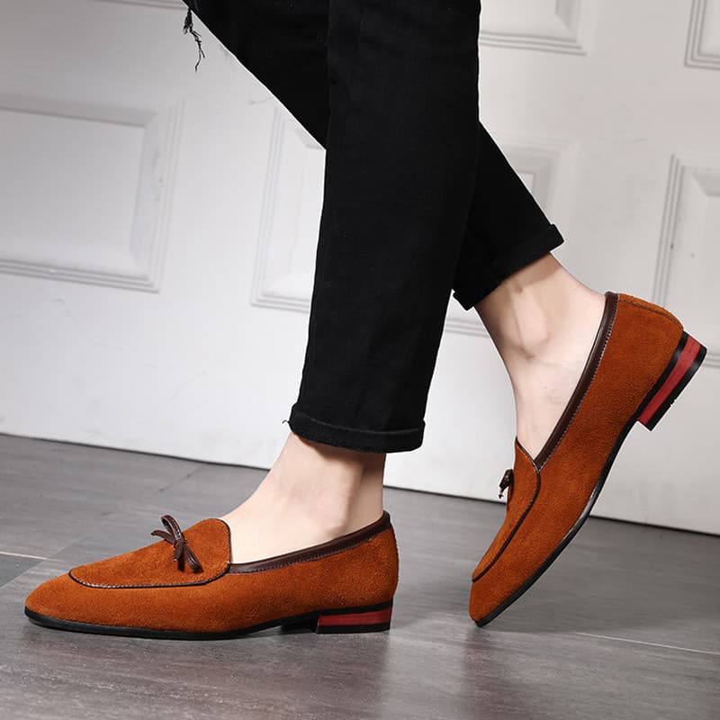 Versão coreana couro genuíno apontou Toe pequenos sapatos de couro masculino borla fosco deslizamento Casual na moda mod