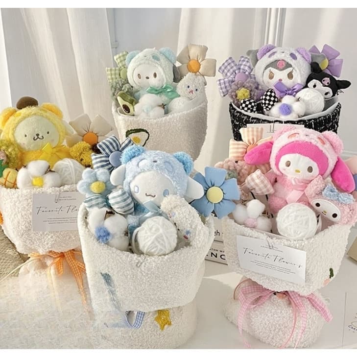 Buquê de Bonecas Finalizado Aniversário Urso Morango Cinnamoroll Pelúcia Presente de Formatura Fofo para Meninas