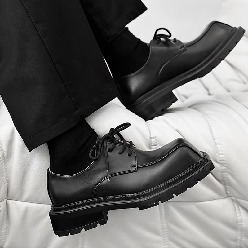 Versão coreana ins sola verde novo estilo dedo do pé grande dedo do pé quadrado sapatos de couro na moda masculino sola