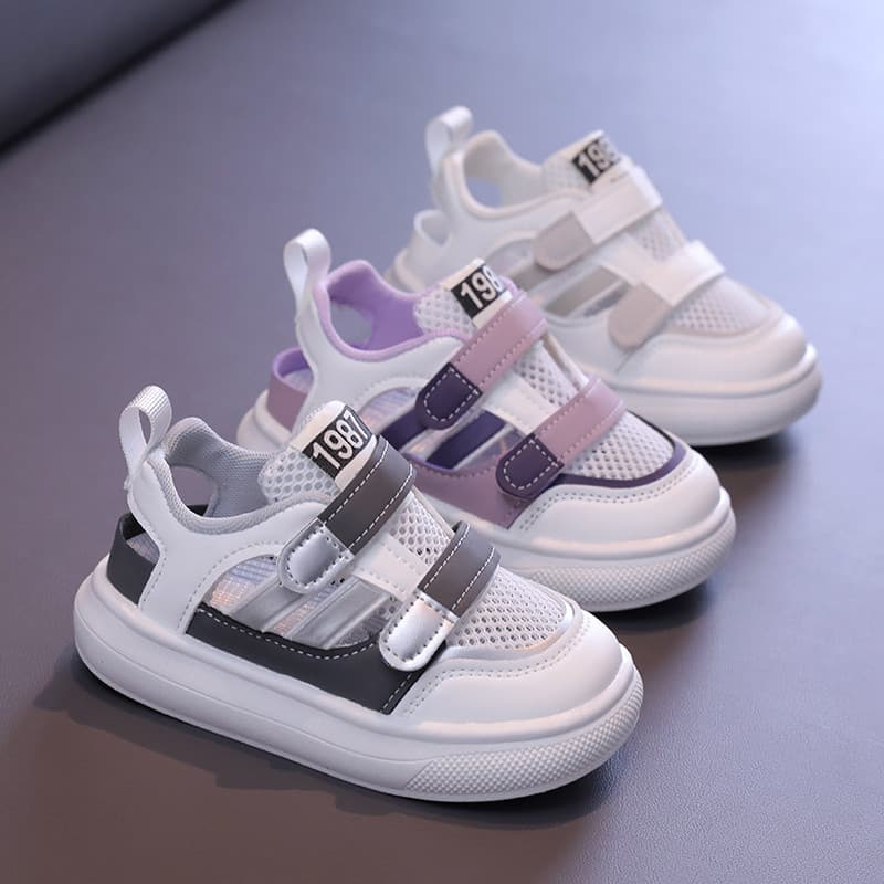 Meninos sandálias verão 2025 novo estilo sapatos infantis única rede média grande meninos net pão Toe sapatos esportivos