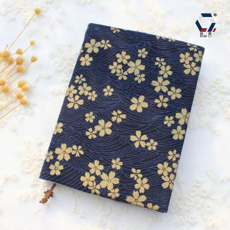 [Qian Li] Capa de livro em tecido floral feita à mão com estampa dourada, capa de caderno em tecido, capa ajustável para