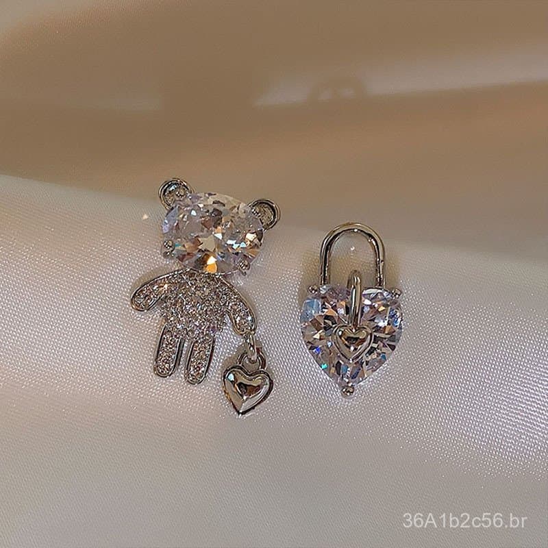 Brincos assimétricos de prata com zircônia em formato de coração e urso, brincos elegantes de alta qualidade no estilo c