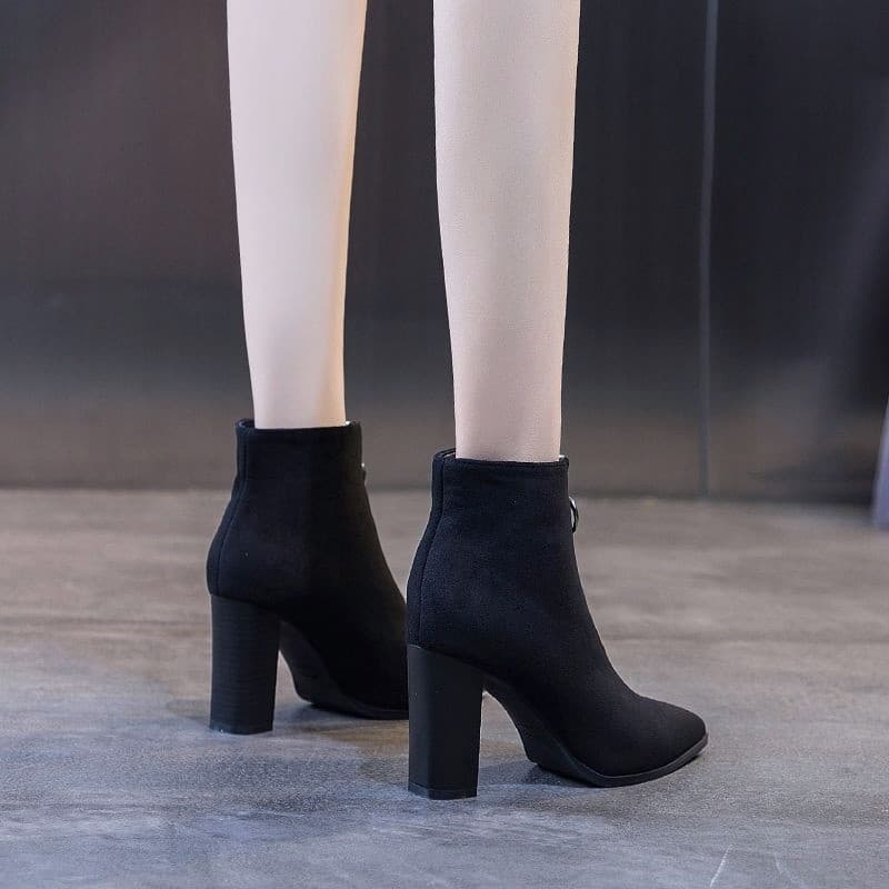 Botas curtas femininas 2025 primavera outono novo estilo versão coreana All-Match salto grosso apontou Toe Martin botas