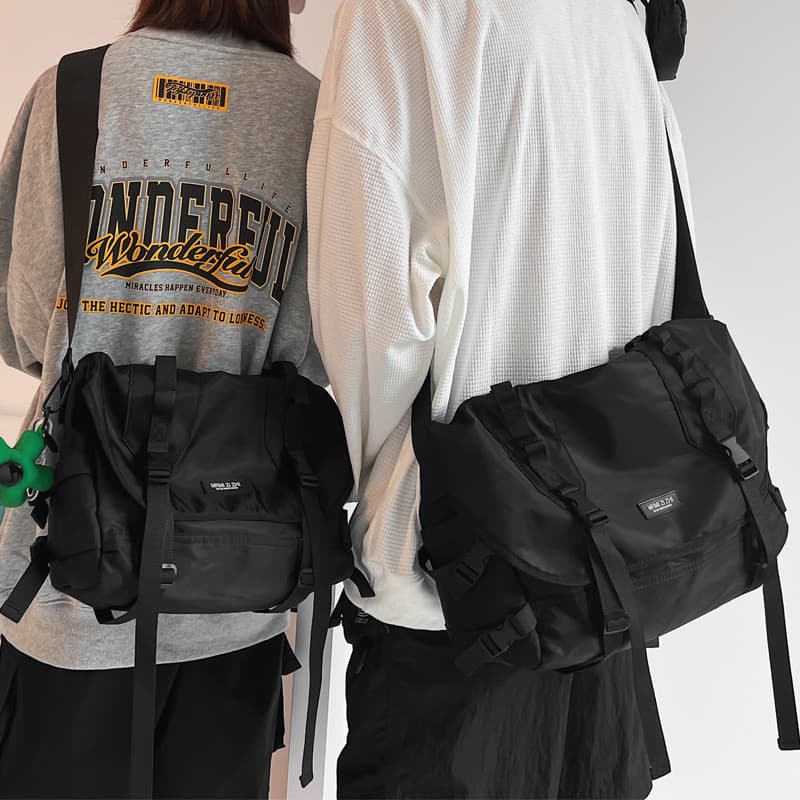 Bolsa mensageiro estilo Hong Kong legal de grande capacidade feminina estilo japonês estilo escuro bolsa de ombro Casual