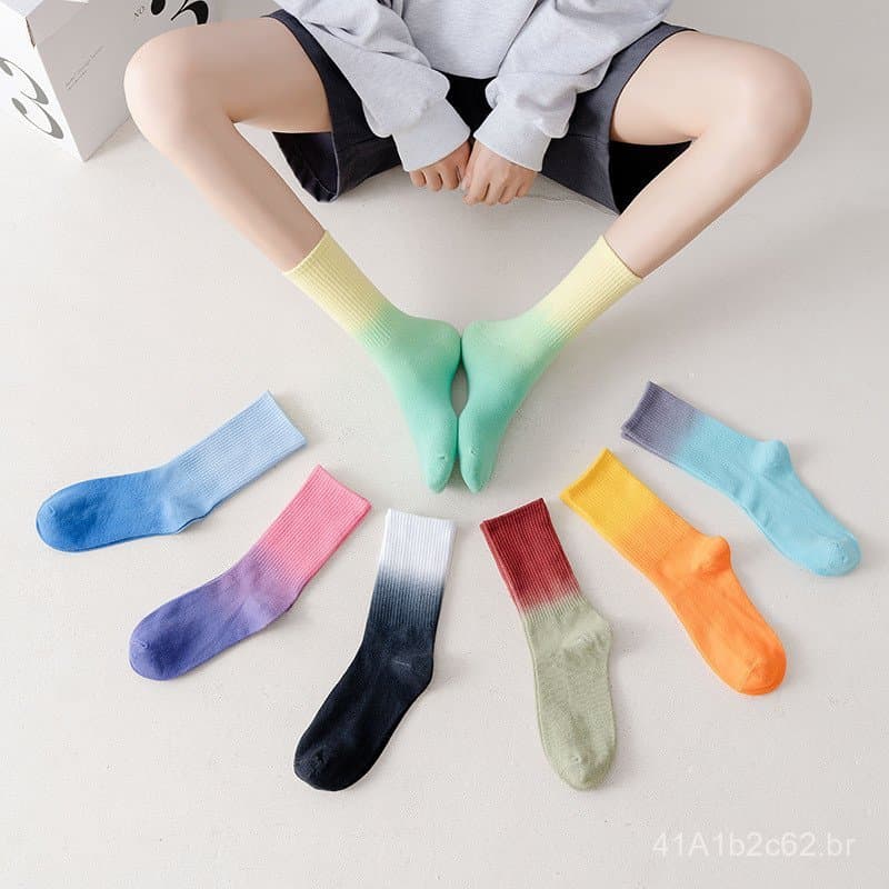 [Meias Gradient] Meias esportivas de cano médio para mulheres, marca moderna para uso ao ar livre, estilo casual de skat