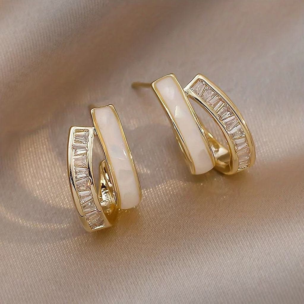 Brinco Feminino Dourado Delicado Argola Pequena com Zircônia Branco Uso Diário Elegante