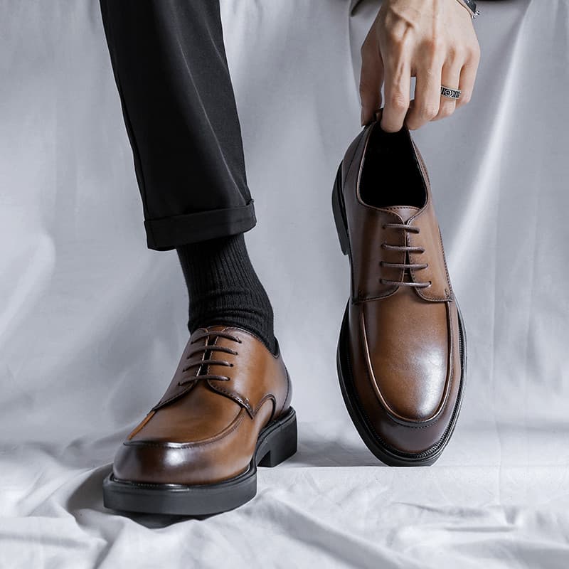 Sapatos de couro masculino negócios Formal Wear estilo britânico sola macia Casual primavera preto aumentando ferramenta