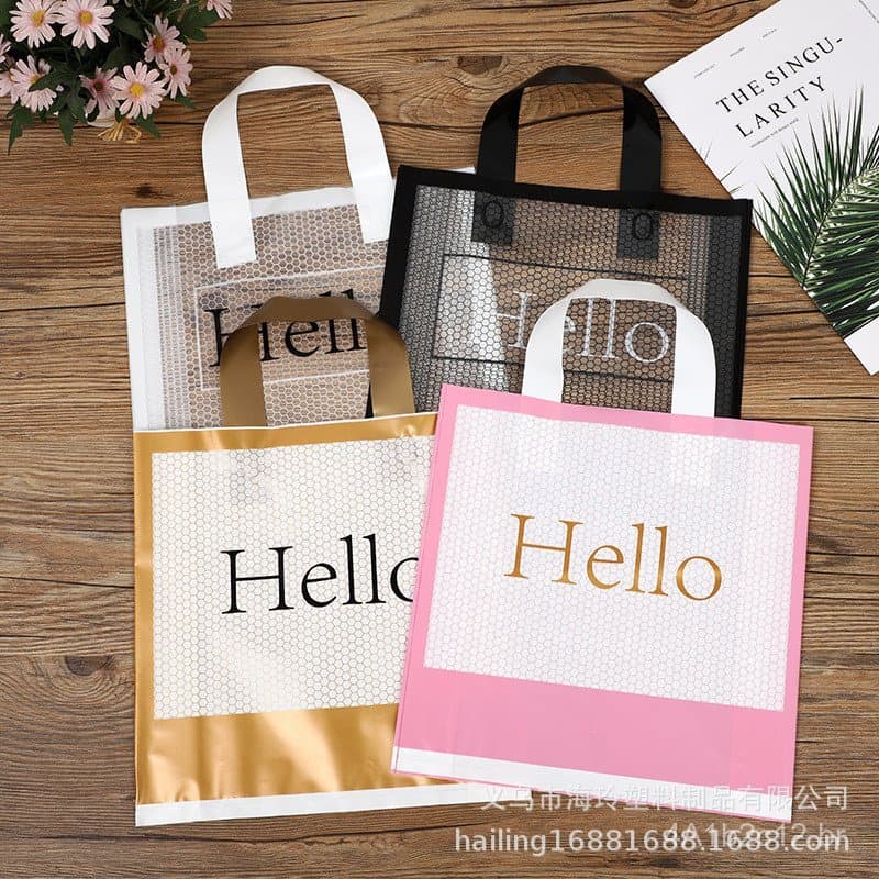 Sacolas plásticas reforçadas para lojas de roupas podem ser impressas com logotipos, sacolas de compras para roupas femi