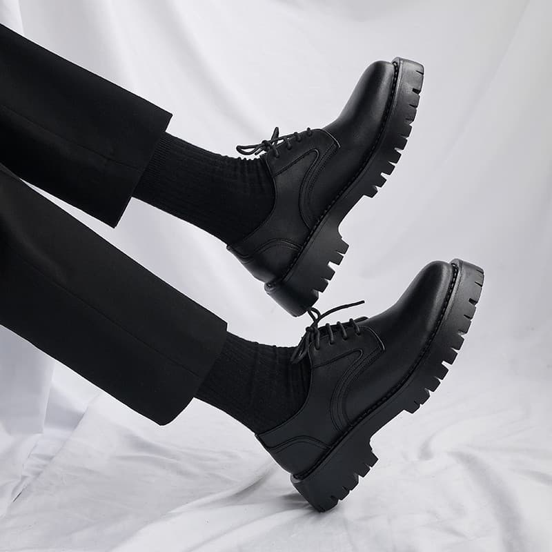 2025 outono novo estilo sapatos de couro casuais masculinos britânico preto baixo-Top Martin botas dedo do pé grande fer