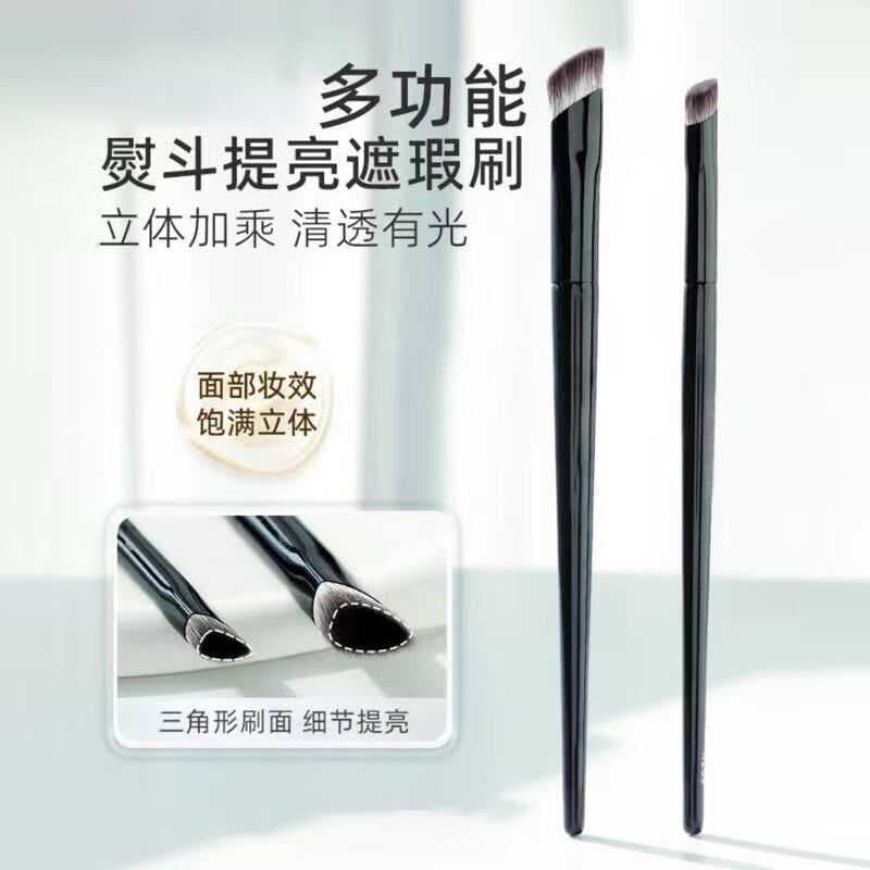 Influenciador Novo Estilo Multifuncional Premium Brightening Concealer Brush Highlighter Facial Tear Groove