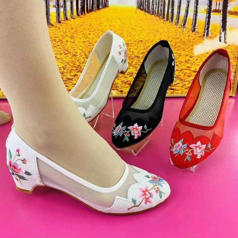 Sapatos de Lona de Verão Old Beijing, Bordado Feminino, Estilo Ocidental, Bico Fino, Sola Macia, Novo M ZDJP