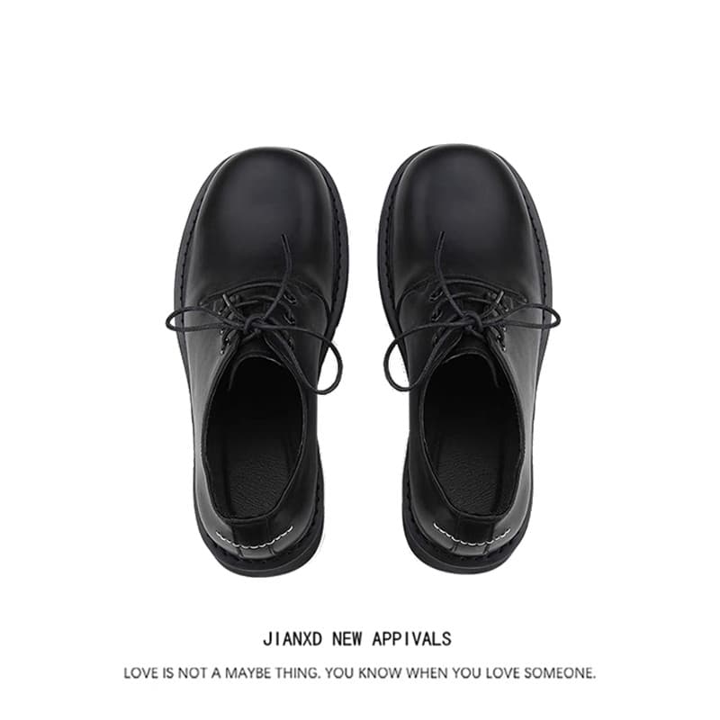 Upturned dedo do pé redondo casal de sola grossa sapatos de couro casuais aumentados fivela de ferro Derby sapatos na mo