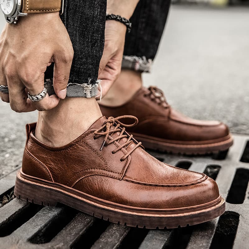 2025 novo estilo primavera sapatos casuais masculinos de couro genuíno na moda macacão britânico Retro artesanal de sola