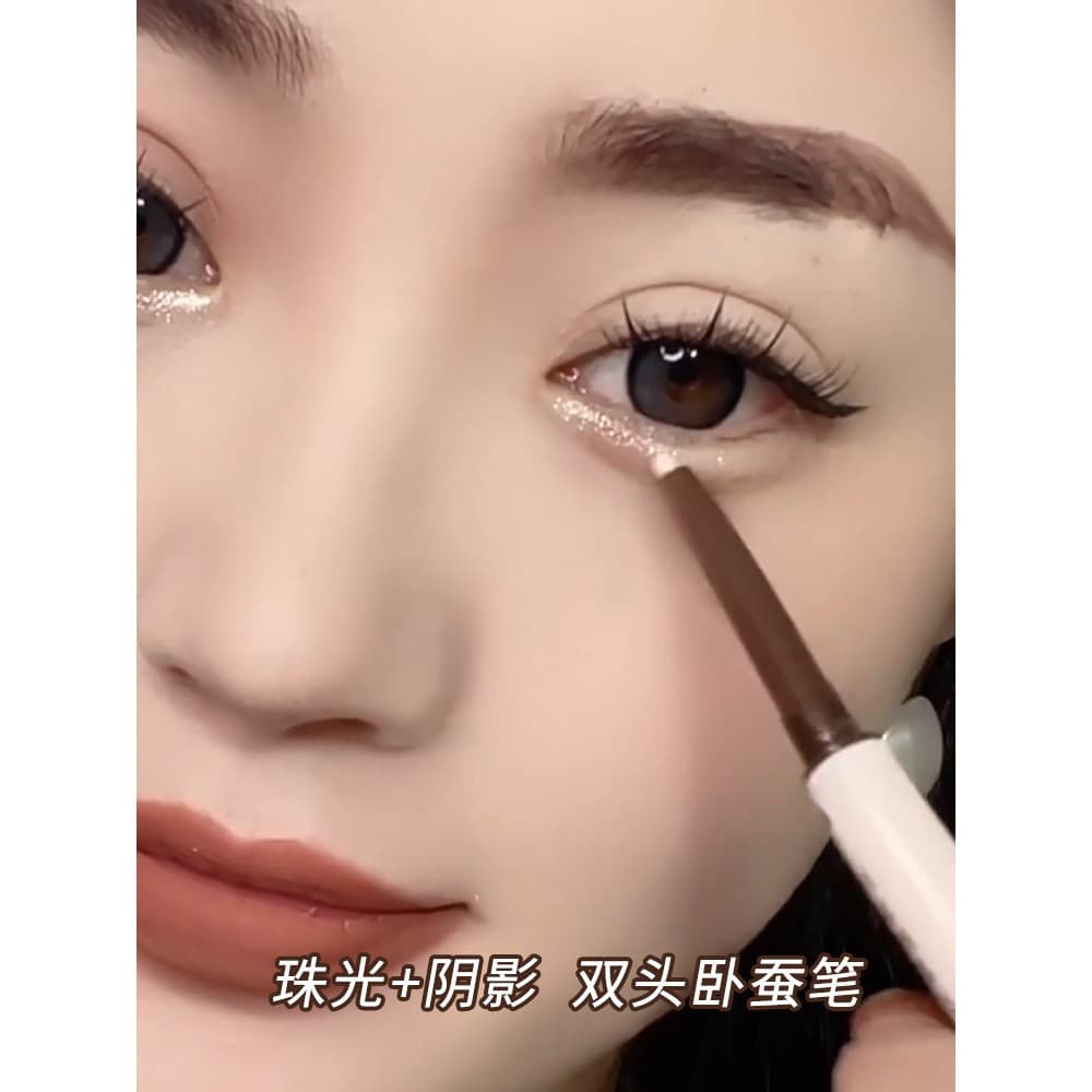 Influenciador mesmo estilo caneta de bicho-da-seda de duas cabeças feminino destaque iluminando deitado cigarra caneta s
