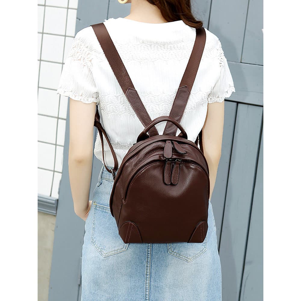 Mochila de couro genuíno feminina 2026 novo estilo moda High-End nicho saco senhoras All-Match leve viagem pequena mochi